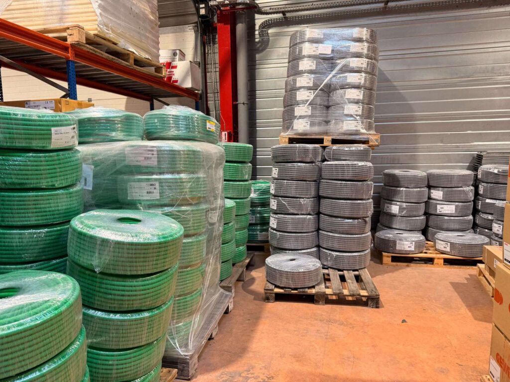 Stock gaine vide et gaine préfilée